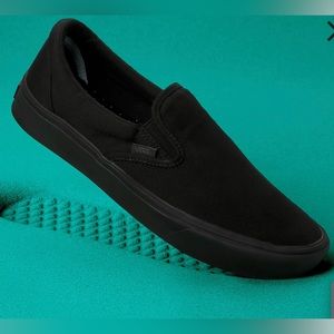 Vans Comfy cush slip on in black